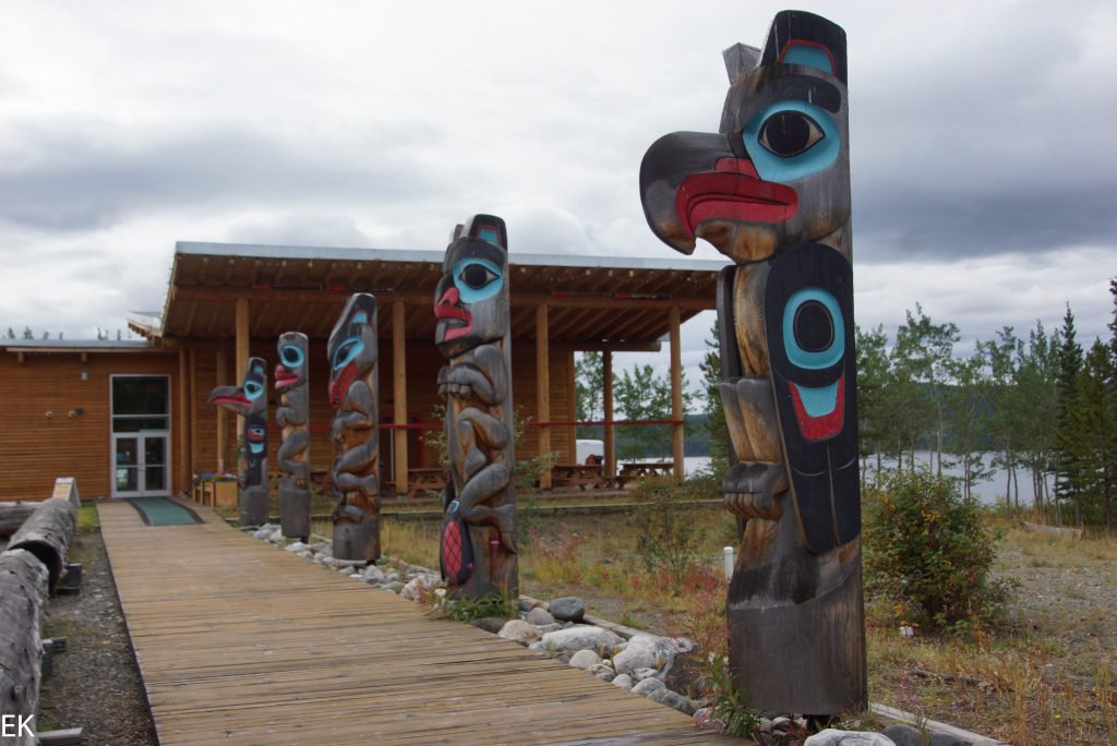 5 Totems für 5 Tlingit Clans: Eagle, Beaver, Wolf, Frog, Raven